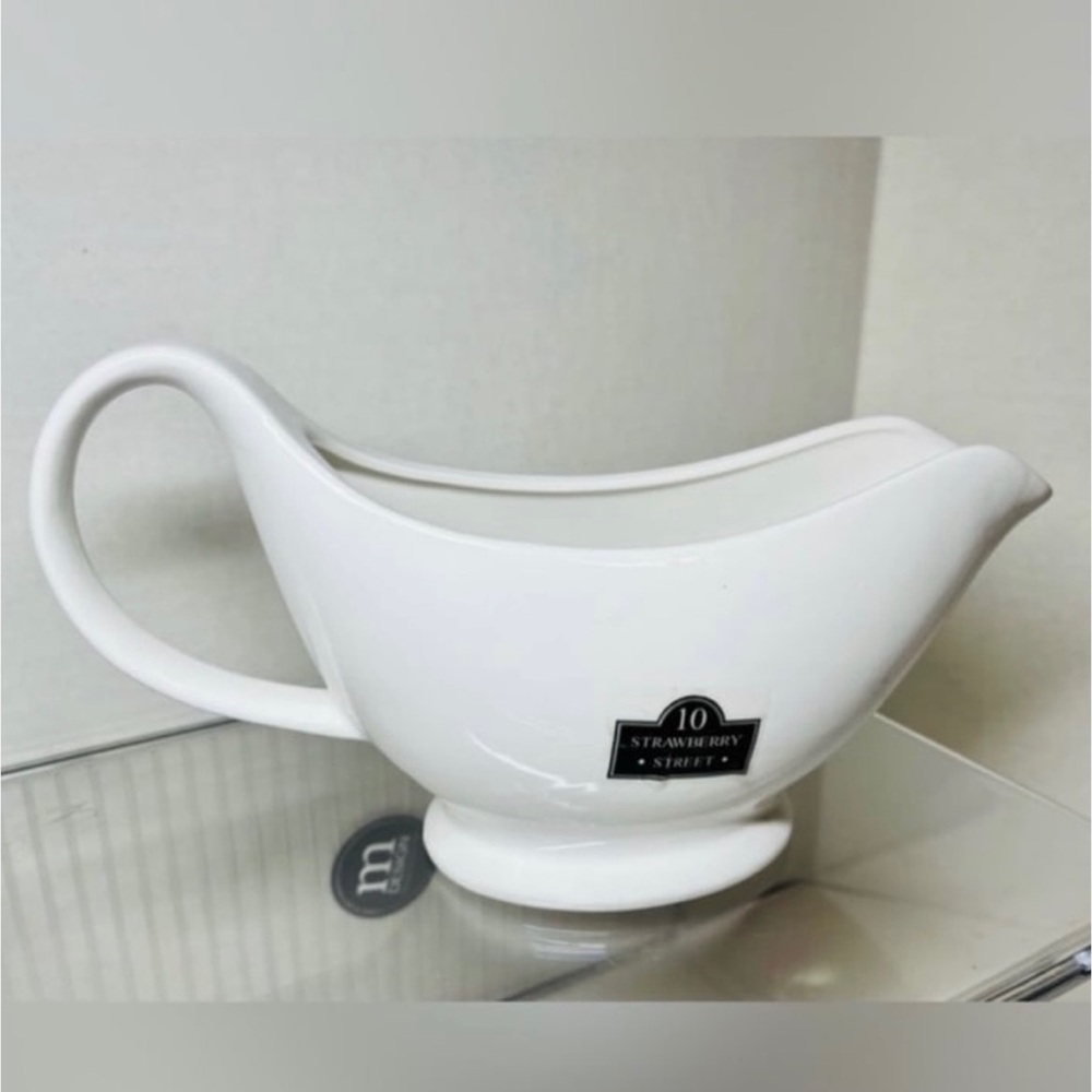 (BRAND NEW) 10 STRAWBERRY STREET GRAVY BOAT SERVEWARE (NWOT)
